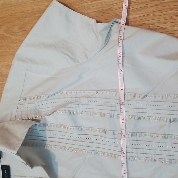 New York and company stretch cream button up short sleeve blouse medium - Picture 9 of 10